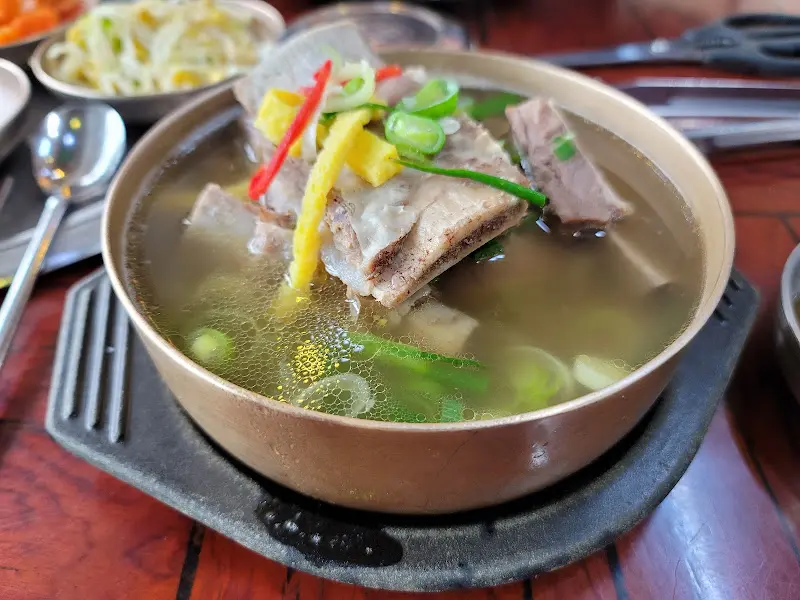 먹음직스러운 갈비탕