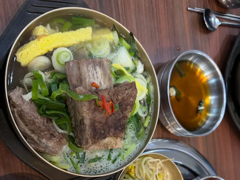 고기가 듬뿍 들어간 갈비탕