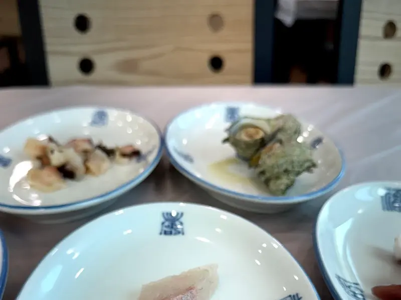 식당 주변의 고양이