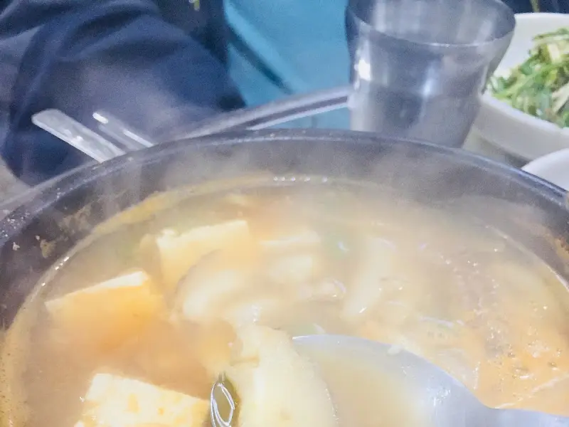뚝배기에 담겨져 나오는 된장찌개