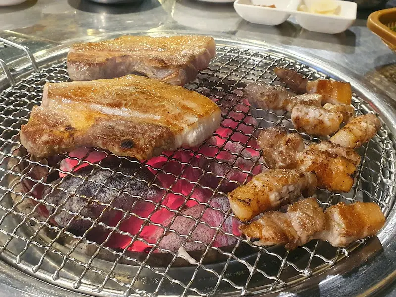 노릇노릇 익은 삼겹살