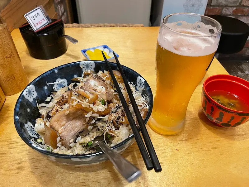 맥주와 함께 즐기는 차슈동