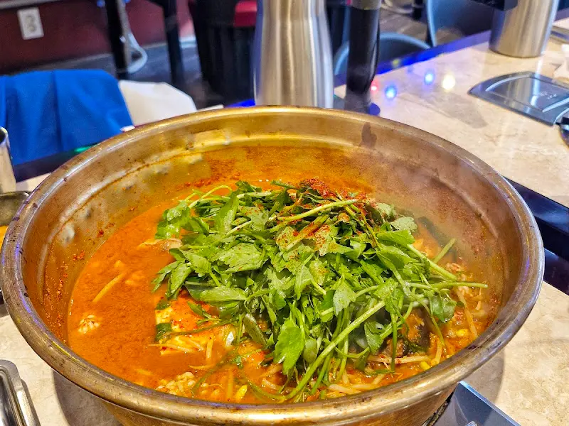 푸짐하게 담긴 동태찌개의 모습