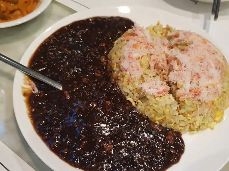 게살볶음밥과 짜장소스