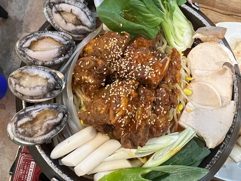 전복과 갈비찜의 환상적인 조화