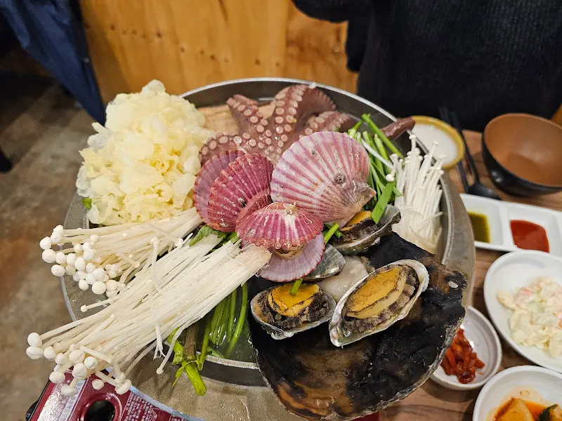해산물이 가득한 해신탕