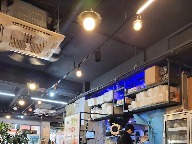 깔끔한 매장 내부