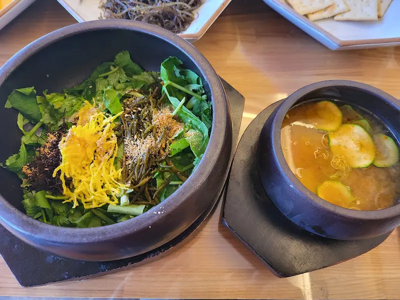 비빔밥과 된장찌개