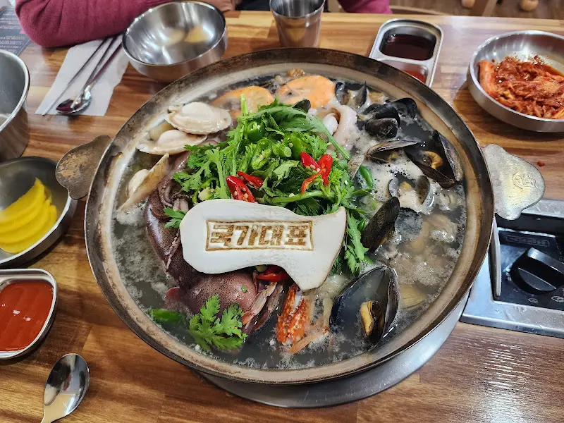 푸짐한 금메달 해물칼국수