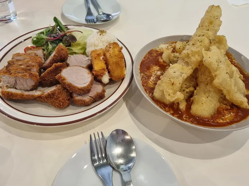 돈까스와 떡볶이의 환상적인 조합