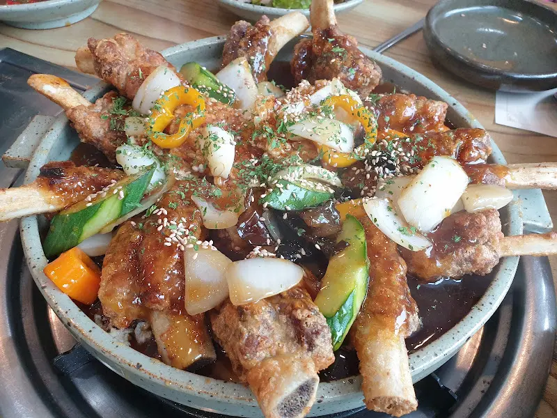 누룽지 등갈비 탕수육 비주얼