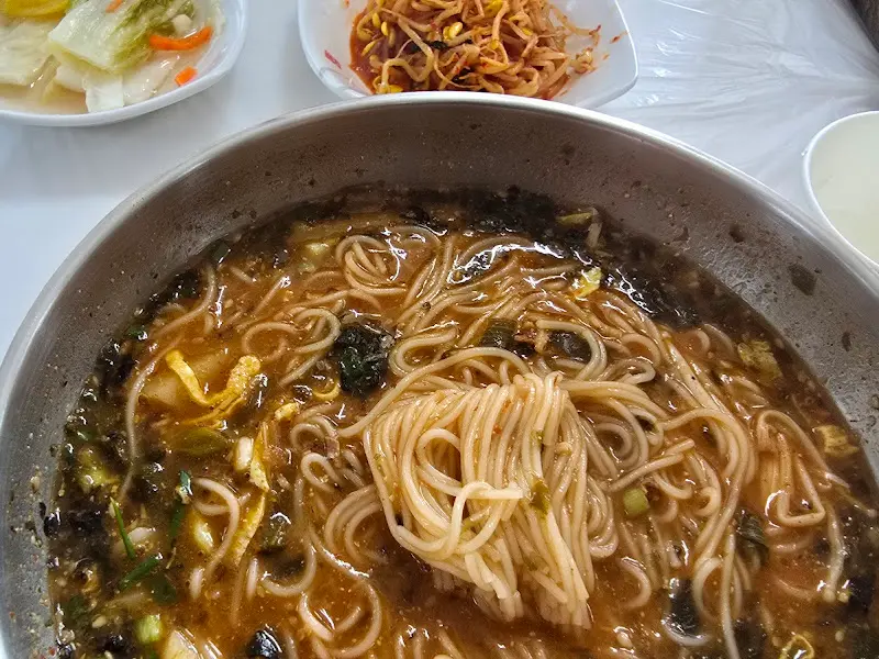 어탕국수와 밑반찬