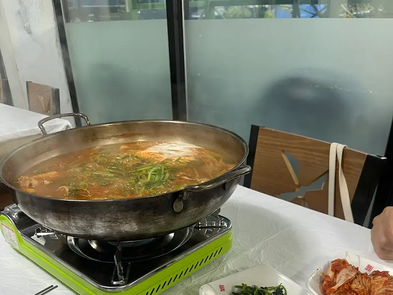 매운탕 조리 장면