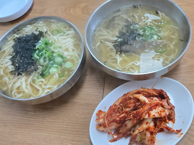 칼국수와 겉절이 김치