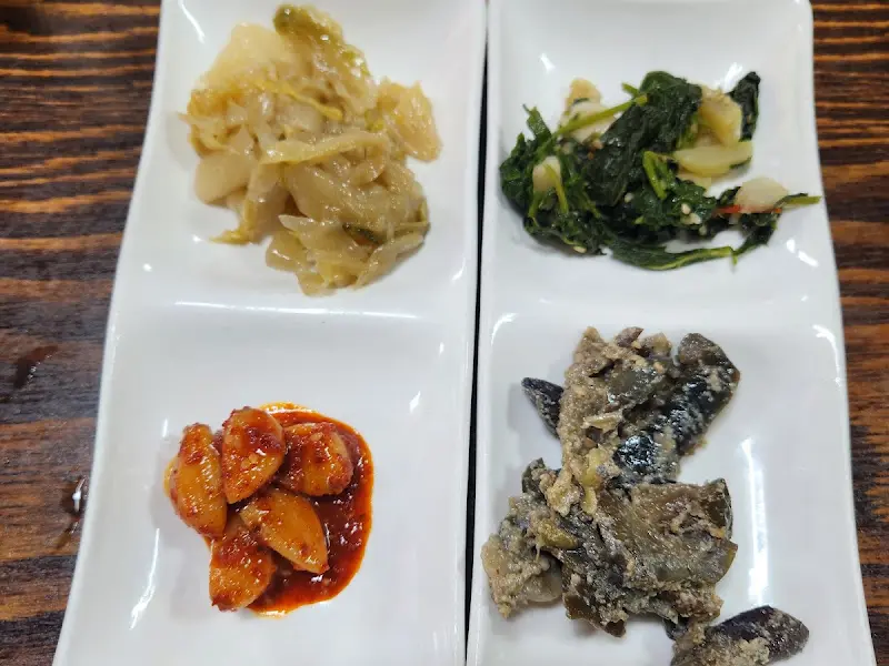 다양한 종류의 반찬들