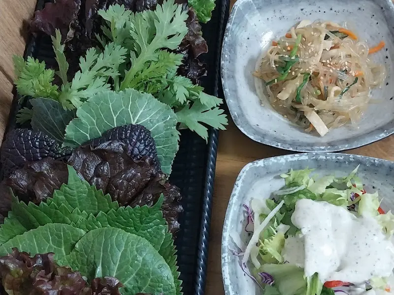 싱싱한 쌈 채소 한가득