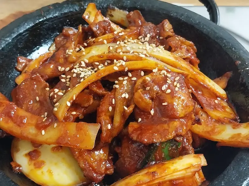 돌판 위 지글거리는 고추장불고기