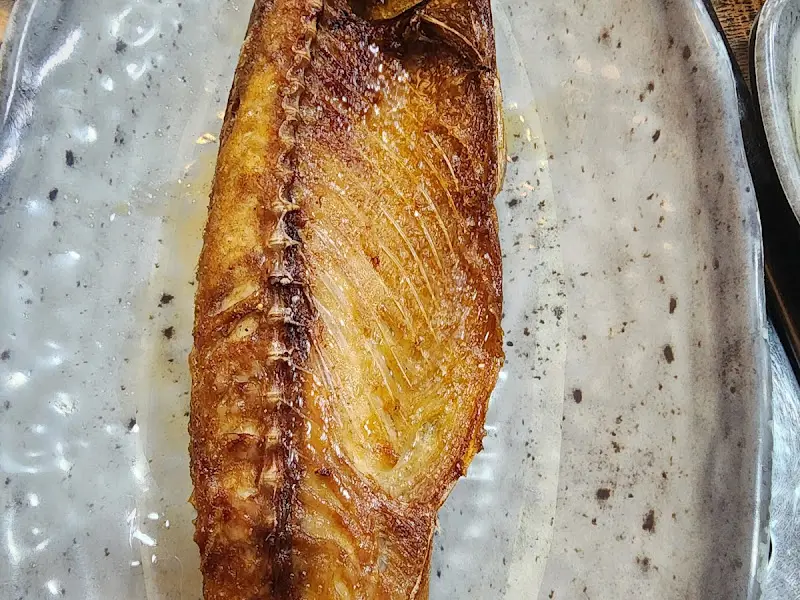 윤기가 좔좔 흐르는 고등어 구이