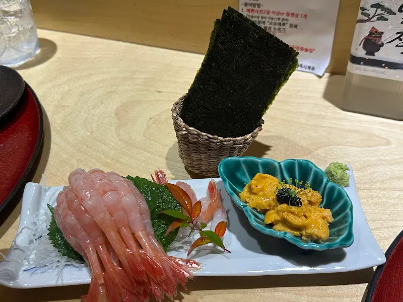 신선한 우니와 육회의 환상적인 조합, 우니 육회와 캔