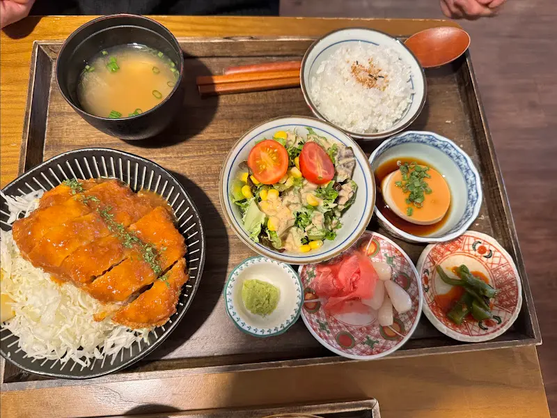 치킨난반 정식 전체샷