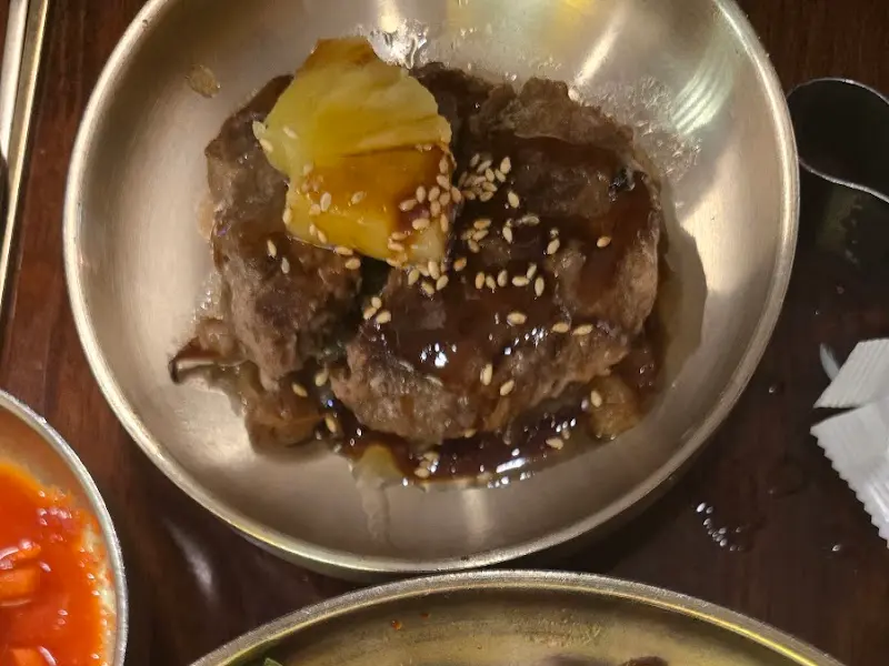 윤기가 흐르는 떡갈비