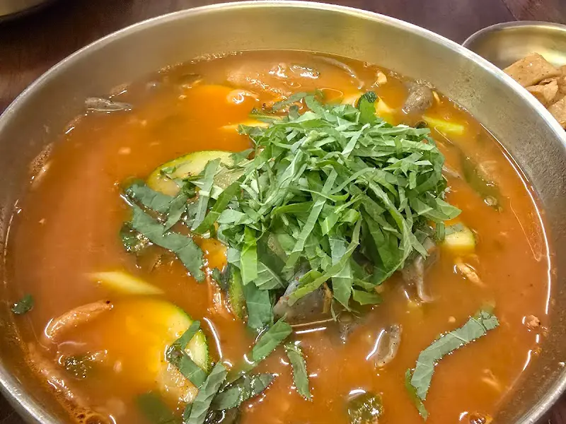 보글보글 끓는 민물새우매운탕