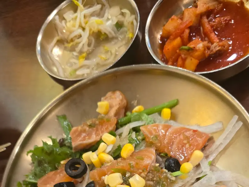 담온 2인 세트에 나오는 연어 샐러드