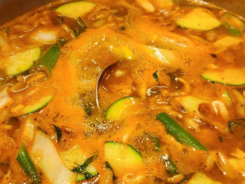 민물새우 매운탕 속 재료들