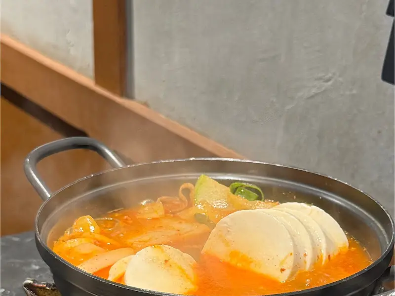 보글보글 끓고 있는 순두부찌개