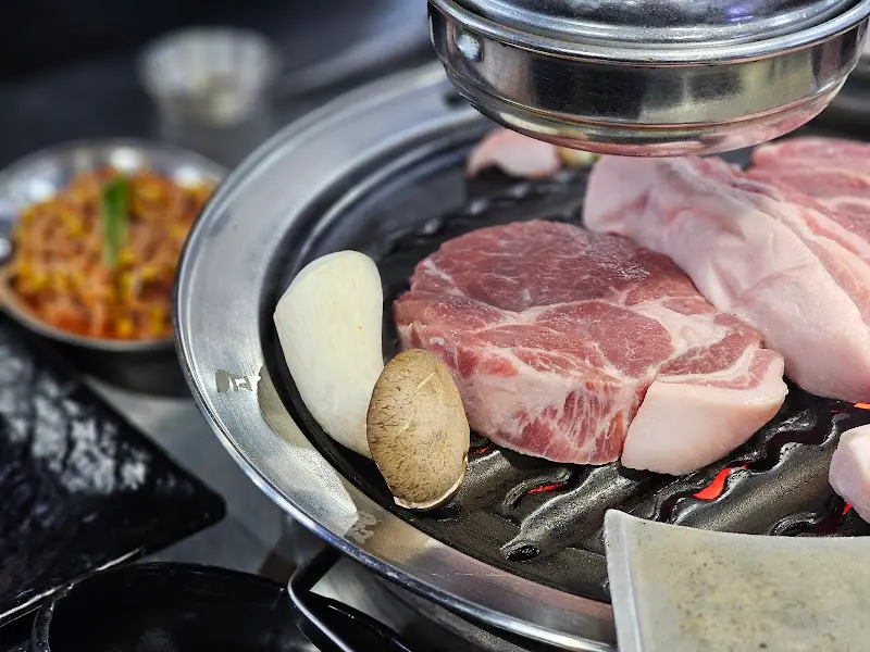 불판 위의 고기