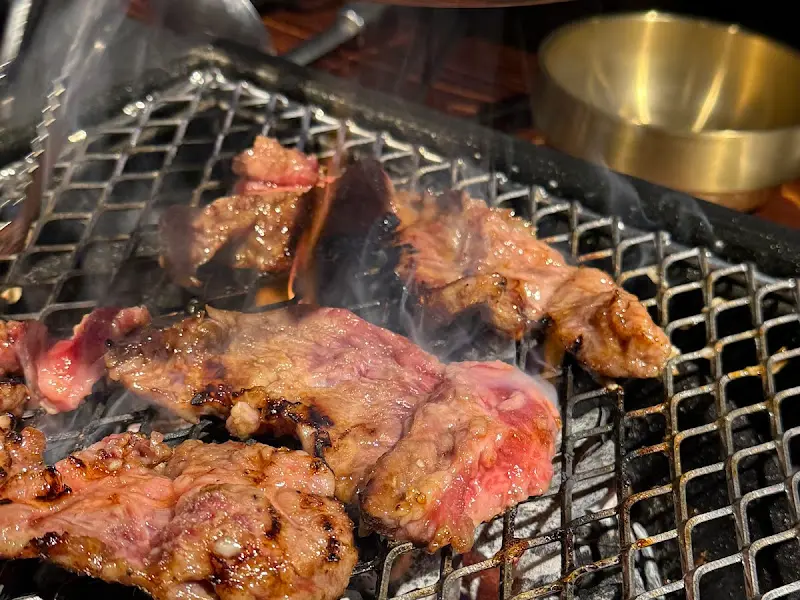 불판 위에서 익어가는 늑간살