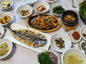 함덕에서 만나는 가성비 끝판왕! 혜자스러운 백반집, 제주 맛집 인정!