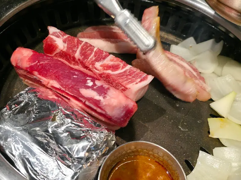 돼지고기 굽는 모습