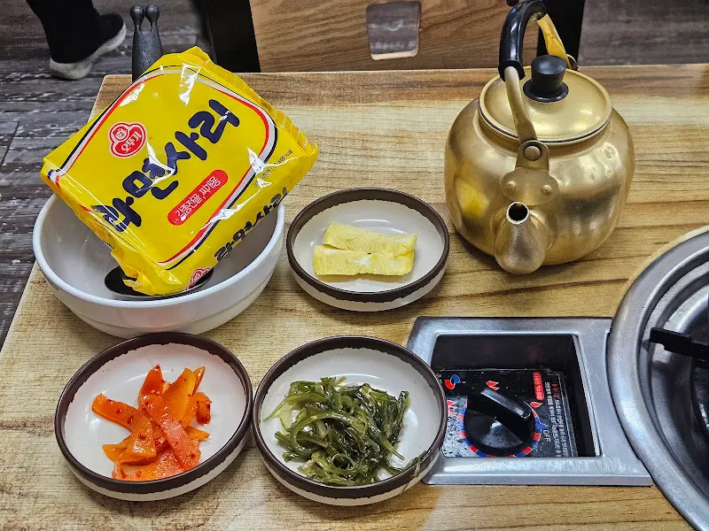 김치찌개와 함께 나온 반찬