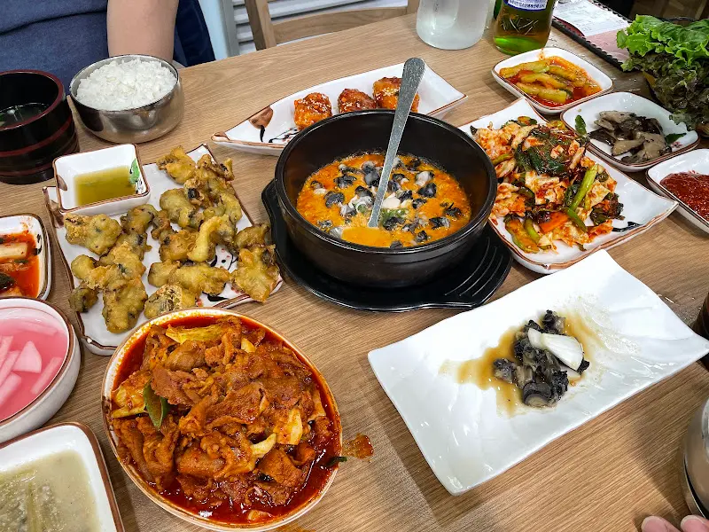 푸짐한 우렁쌈밥 한 상