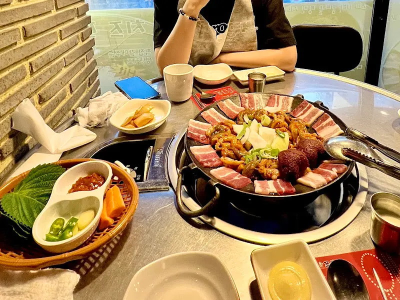 독도쭈꾸미 내부 모습