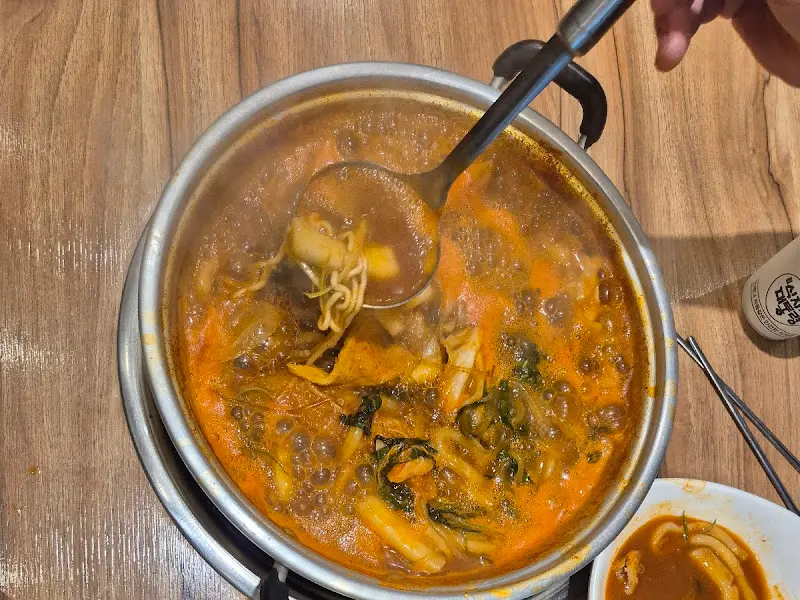 보글보글 끓는 즉석 떡볶이