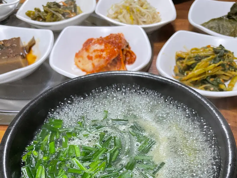 펄펄 끓는 다슬기탕