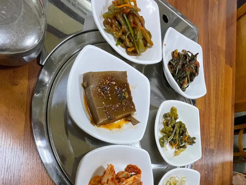 다양한 밑반찬들