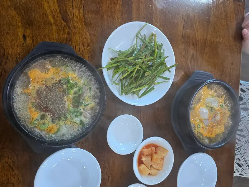 덕천식당 내부