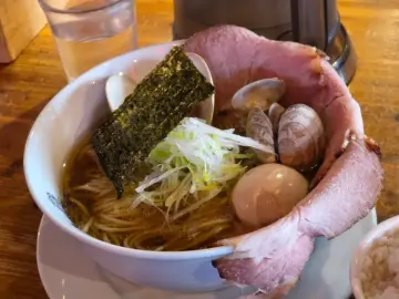 힙스터들의 성지, 연남동에서 맛보는 미슐랭 바지락 라멘의 레전드!
