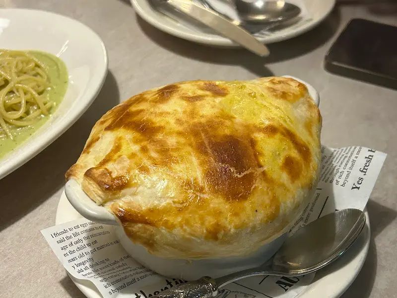 페스츄리가 덮인 단호박 스프