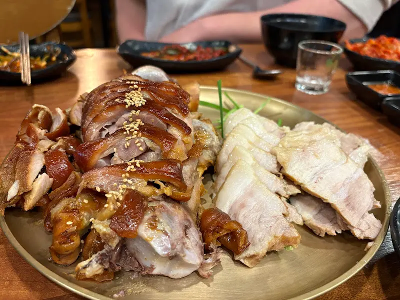 족발과 보쌈이 함께 나오는 메뉴