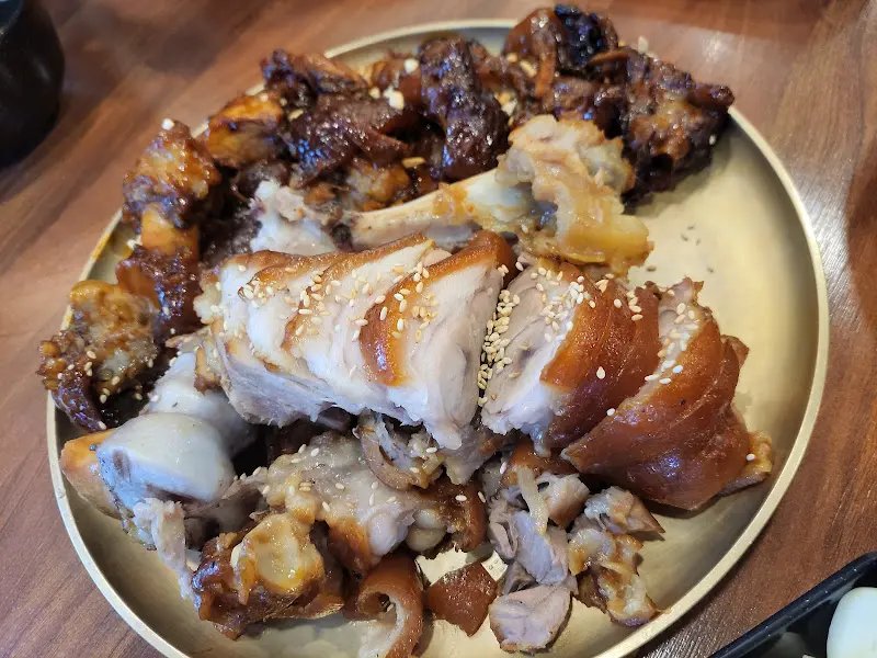 맛있는 족발 한 점