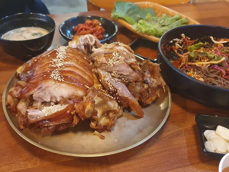맛있는 족발과 시원한 맥주