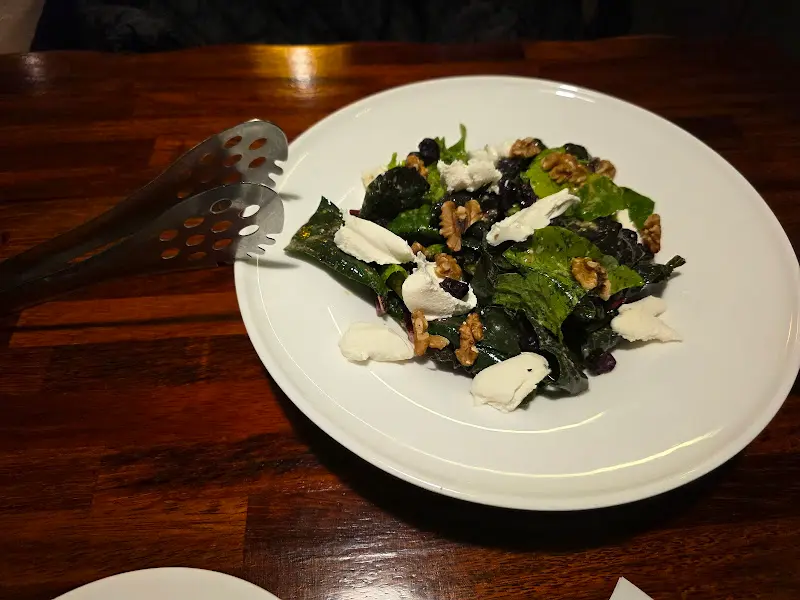 싱싱한 샐러드의 모습