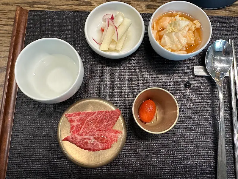 정갈하게 차려진 밑반찬