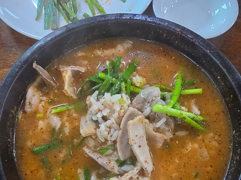 맛있어 보이는 순대국밥