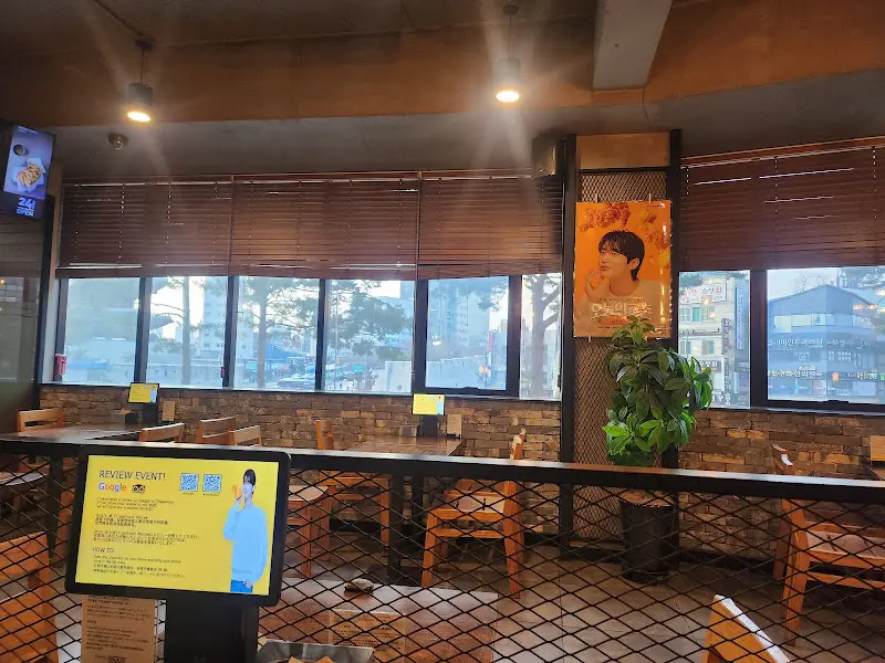 넓고 쾌적한 매장 내부