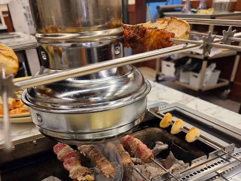 자동으로 돌아가는 양꼬치 구이 기계